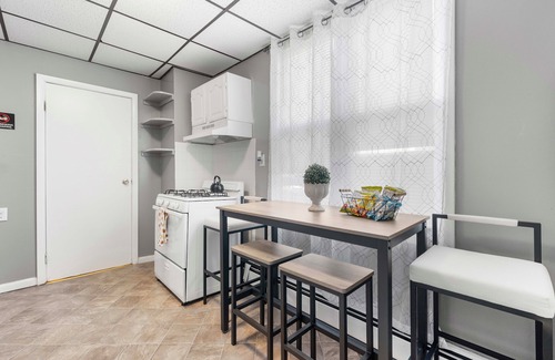 Constable Hook Apartment | Comfy Apt| 2 blocks to NYC train| Private Parking