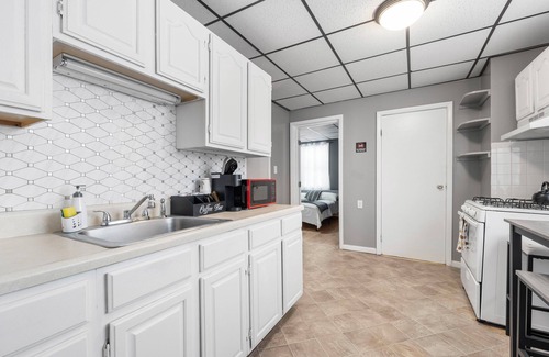 Constable Hook Apartment | Comfy Apt| 2 blocks to NYC train| Private Parking