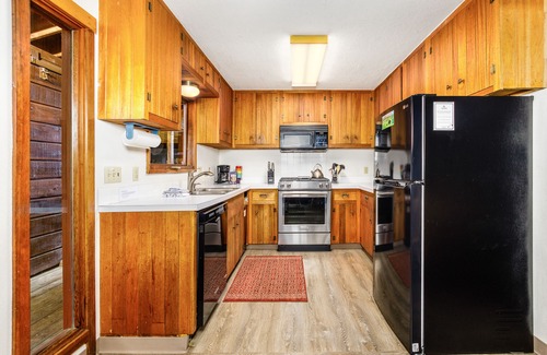 Alyeska Ski Chalet | Comfy chalet with private hot tub, 2 fireplaces - near trails & slopes, dogs OK