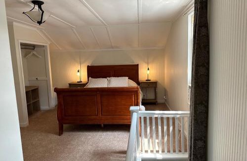 Watertown Apartment | Comfy Classic Cute Apartment