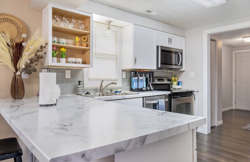 Bowling Green House | Comfy, Convenient, and Charm 3BR Retreat near BGSU