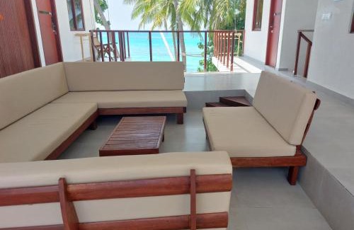 Dhiffushi Hotel | Comfy Cool Breeze by eMzaz