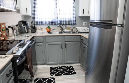 Summit Station House | Comfy Cozy 3-Bedroom Home 10-15 mins from Downtown!