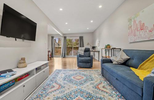 Tuxedo Park Apartment | Comfy, Cozy, Central Calgary, 2BR and 1BTH