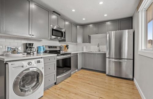 Tuxedo Park Apartment | Comfy, Cozy, Central Calgary, 2BR and 1BTH
