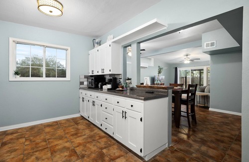 McAllen House | Comfy & cozy home, minutes from shopping centers and popular restaurants.