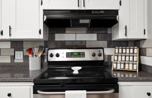 McAllen House | Comfy & cozy home, minutes from shopping centers and popular restaurants.