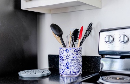 Cartersville House | Comfy & Cozy Near LakePoint w/Firepit & Privacy