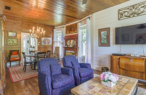 Denison House | Comfy cozy stay at the Downton Eddy
