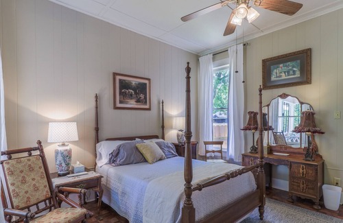 Denison House | Comfy cozy stay at the Downton Eddy