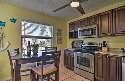 Downtown Dunedin House | Comfy Dunedin Escape: 1 Block to Main Street!