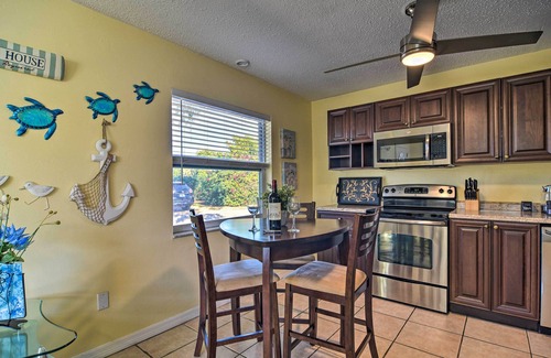 Downtown Dunedin House | Comfy Dunedin Escape: 1 Block to Main Street!