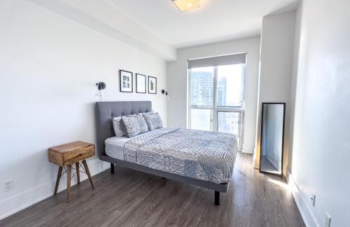 Toronto Entertainment District Apartment | Comfy Front Wellington Suites CN Tower Rogers Centre & Free Parking