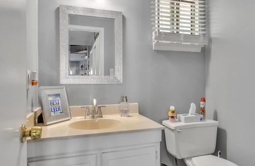 Northeast Raleigh House | Comfy Home in the Heart of Raleigh townhouse