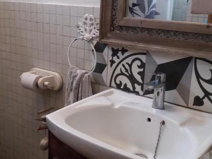 La Mivoie Bed & Breakfast | Comfy home-tropical garden & 5 min walk to beach