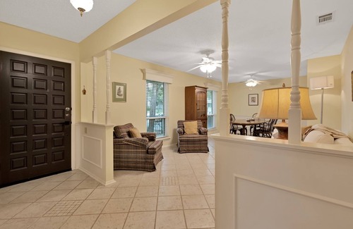 Universal City House | Comfy Home w/Great Accessibility by RedAwning