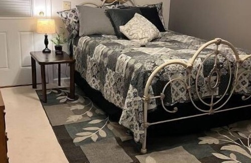 Corbin House | Comfy House in a Great Location!