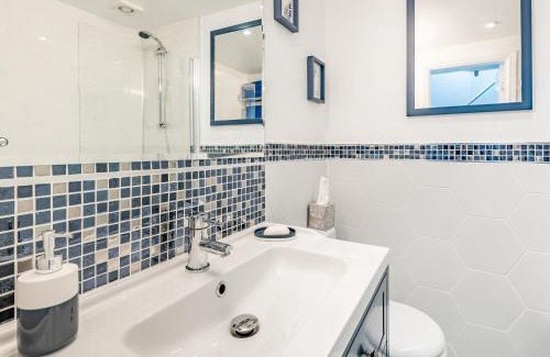 Louth House | Comfy Kozy Cottage