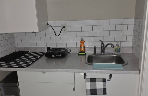 Brampton House | Comfy Modern 1-bedroom suite in Brampton Entire place