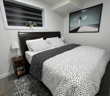 Northeast Edmonton Apartment | Comfy & Modern 2 Bedroom Guest Suite with King Bed