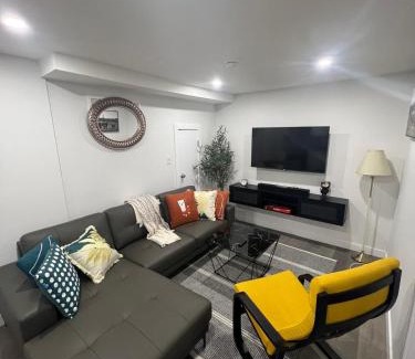 Northeast Edmonton Apartment | Comfy & Modern 2 Bedroom Guest Suite with King Bed