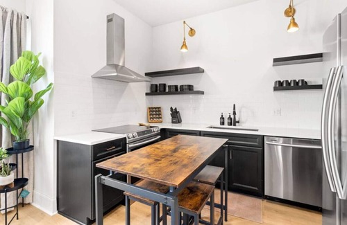 Cleveland Park Condo | Comfy New 5 Bed, 2 Bedroom Close to Downtown!