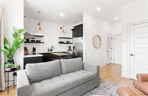 Cleveland Park Condo | Comfy New 5 Bed, 2 Bedroom Close to Downtown!