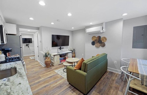 Shaw Apartment | Comfy NW Gem-5 min walk to Metro/DT/Convention Ctr