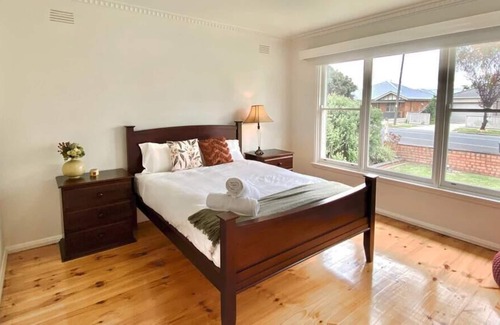 Manifold Heights House | Comfy on Church in the West