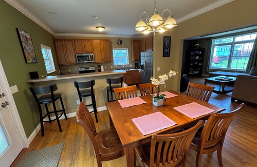 St. Louis House | comfy, open floorplan within walking distance of Maplewood