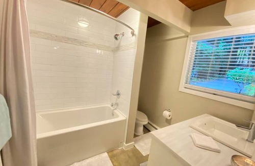 Caulfeild House | Comfy pretty room in Cedar Woods!