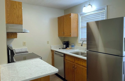 Crossville Apartment | Comfy Retreat - Queen Bed Central Crossville