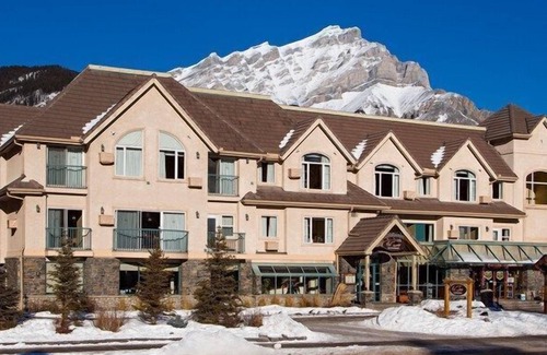 Banff Apartment | Comfy Room Along Banff Ave! Air-Conditioning
