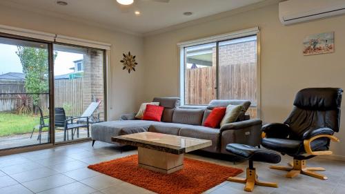 Curlewis House | Comfy & spacious home near Bellarine Rail Trail