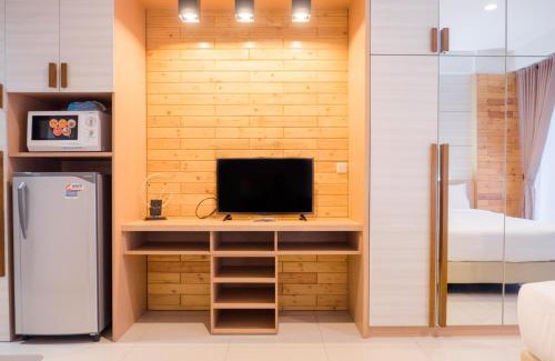 Hegarmanah Apartment | Comfy Studio At Dago Suites Apartment By Travelio