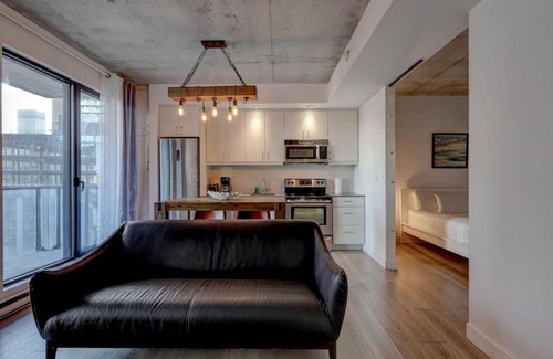 Cite Multimedia Apartment | comfy studio in Old Port Montreal