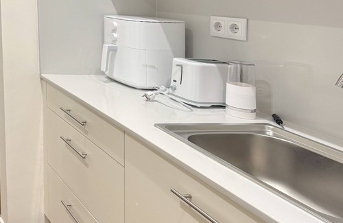 Luanda Apartment | Comfy Studio in Talatona - King Bed + Fully Equipped Kitchen + Fast Wi-Fi