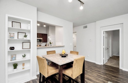 Riverside Terrace Apartment | Comfy Suites - 1 Bed Med Center Near Dwntn & NRG