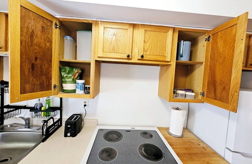 Midway House | Comfy Upper-Level Duplex in Pleasant Saint Paul Como Area