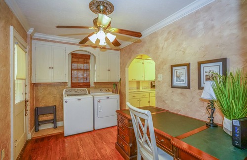 Marshall House | Comfy Whole House Near Downtown and Caddo Lake