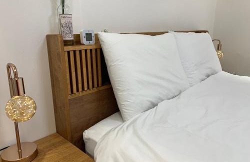 Gwanak-gu Apartment | Comma 2, Cozy Semi-basement