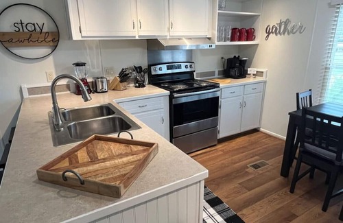 Hemphill House | Commander's Cove Lakeview House on Toledo Bend