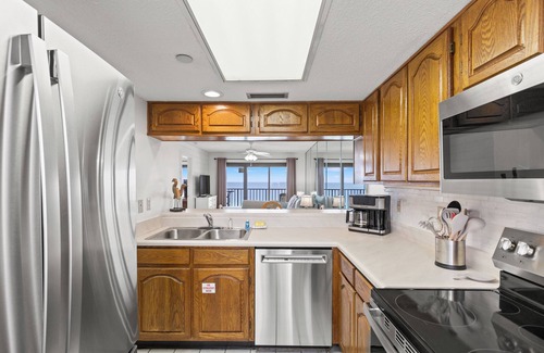 Lower Grand Lagoon Condo | Commodore 1002 1BR Condo with Balcony & Stunning Ocean Views Seasonal Rates