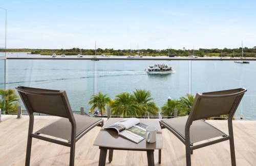 Noosa Heads Apartment | Commodore 5 Modern Waterfront