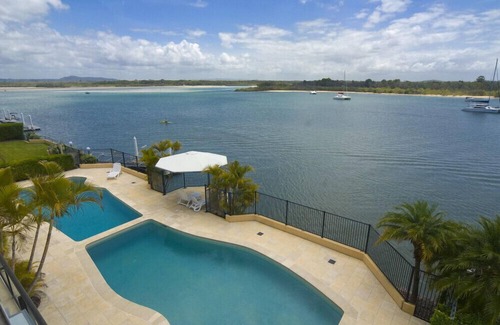Sunrise Beach Apartment | Commodore