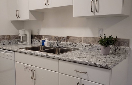 West Edmonton Apartment | ✅️COMMONWEALTH & CLARKE Stadium✅️ROGERS Place ✅️EXPO Centre✅️Free Parking,WiFi✅️