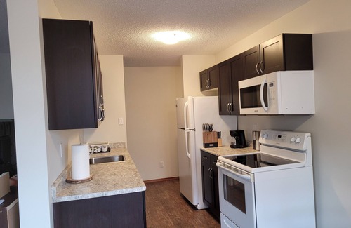 West Edmonton Apartment | COMMONWEALTH Stadium✅️ROGERS Place✅️EXPO Centre✅️King, 2 twins+ beds✅️