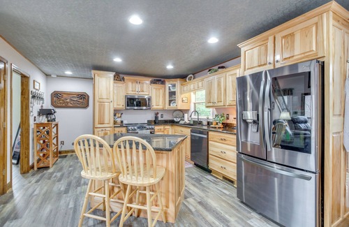 Walnut Mountain Cottage | Community Perks: Mtn-view Ellijay Cabin w/Hot Tub