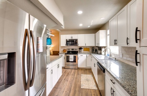 Cottonwood House | Community Perks & Patio: Sun Lakes Home!