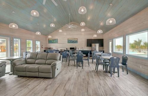 Port Aransas RV Rental | Community Pool, In Town, Dog Park, Fishing, Wifi, Laundry Room, Walking Paths